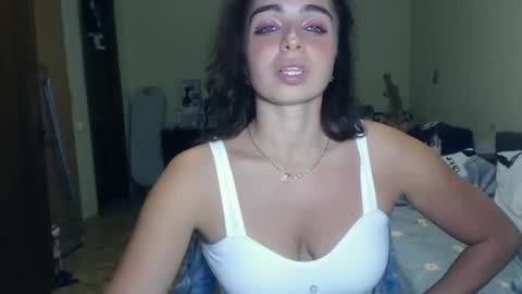 Snapshot of karolinasweet chatting on December 3, 2024, 8:28 pm Mila online show from December 3, 2024, 8:28 pm