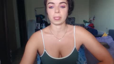 Snapshot of karolinasweet chatting on February 27, 2025, 10:04 am Mila online show from February 27, 2025, 10:04 am