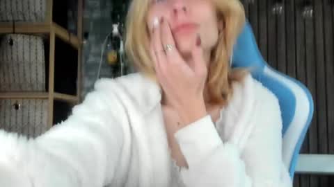 karoline121 online show from September 28, 2025, 4:40 am