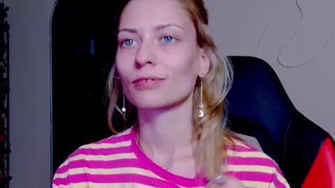 karoline121 online show from November 7, 2025, 8:53 pm