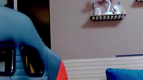 karoline121 online show from December 18, 2025, 9:43 pm