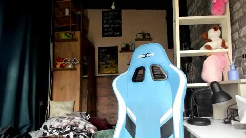 karoline121 online show from March 18, 2026, 3:04 pm