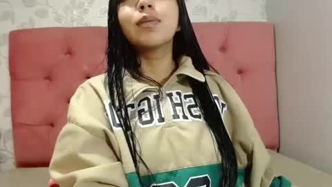 Isa online show from December 17, 2025, 3:01 am