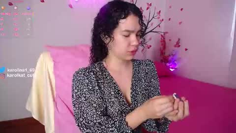 Snapshot of karolkat_1 chatting on September 28, 2025, 1:38 pm Karolina 3 online show from September 28, 2025, 1:38 pm