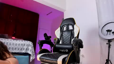Snapshot of karolsweet_ chatting on June 22, 2026, 11:02 pm KarolSweet online show from June 22, 2026, 11:02 pm