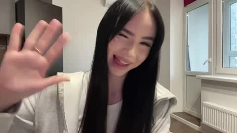 Izzy online show from May 28, 2026, 12:24 pm