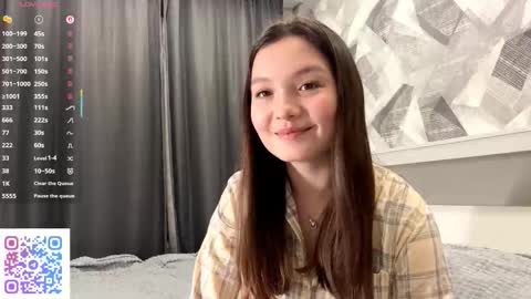 Kira online show from November 7, 2025, 4:07 pm