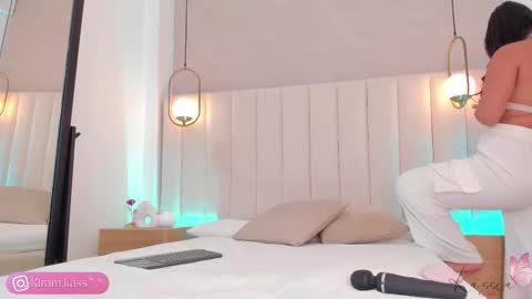 Snapshot of kassia_kim chatting on November 16, 2025, 5:13 am Kassia online show from November 16, 2025, 5:13 am