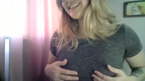 Snapshot of kat_pp chatting on January 9, 2025, 2:40 pm Kati online show from January 9, 2025, 2:40 pm