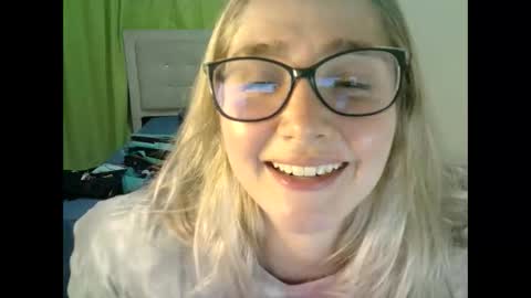 Snapshot of kat_pp chatting on October 14, 2025, 12:00 am Kati online show from October 14, 2025, 12:00 am