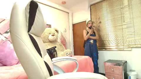 Snapshot of kataleya_bella chatting on November 19, 2025, 6:41 pm kataleya_bella online show from November 19, 2025, 6:41 pm