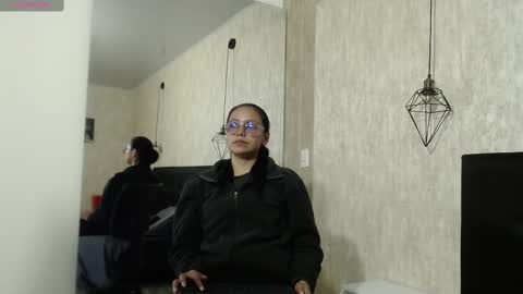 Katalina online show from November 22, 2025, 3:44 pm