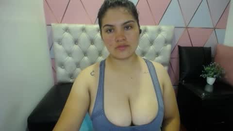 katalina santana25 online show from September 14, 2025, 7:02 pm