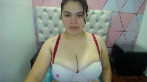 katalina santana25 online show from December 5, 2025, 7:10 pm