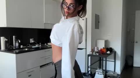 Snapshot of katarasimon chatting on October 22, 2025, 4:40 pm katarasimon online show from October 22, 2025, 4:40 pm