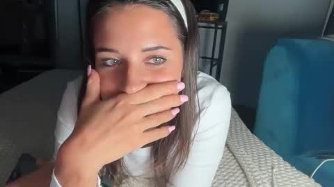 Snapshot of katarasimon chatting on November 22, 2025, 5:28 am katarasimon online show from November 22, 2025, 5:28 am