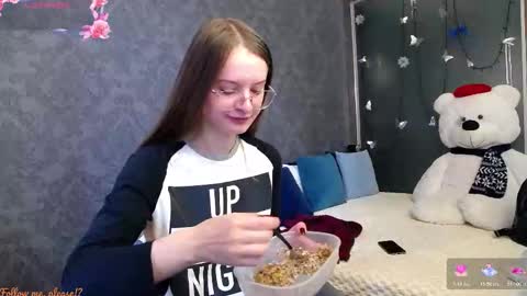 Snapshot of kate_jonson chatting on October 22, 2025, 6:35 am .Be kind and gentle with me and I will do my best for you. online show from October 22, 2025, 6:35 am