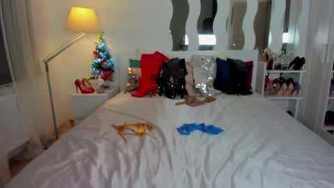 Snapshot of kate_redgar chatting on December 17, 2024, 3:39 pm kate_redgar online show from December 17, 2024, 3:39 pm