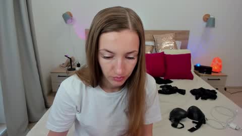 Snapshot of kate_redgar chatting on September 17, 2025, 9:33 am kate_redgar online show from September 17, 2025, 9:33 am