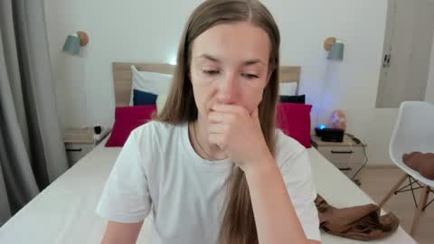 kate_redgar online show from July 27, 2026, 1:29 pm