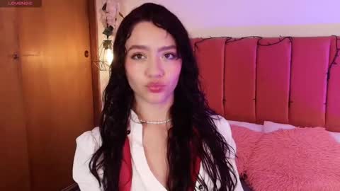 Kate  online show from November 11, 2025, 11:43 am