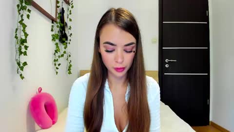 Kate new profile same me undercostruction online show from October 5, 2025, 2:15 pm