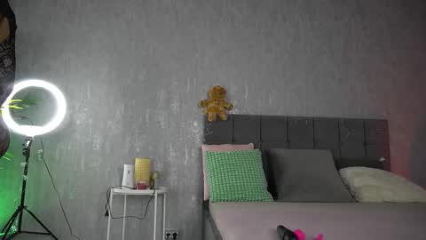 Kate online show from December 15, 2025, 7:01 am