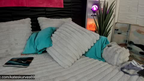Snapshot of kateskurves chatting on February 3, 2025, 5:56 pm Kates Kurves online show from February 3, 2025, 5:56 pm