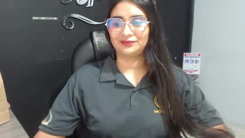 Call me Lau  online show from May 6, 2026, 11:43 pm