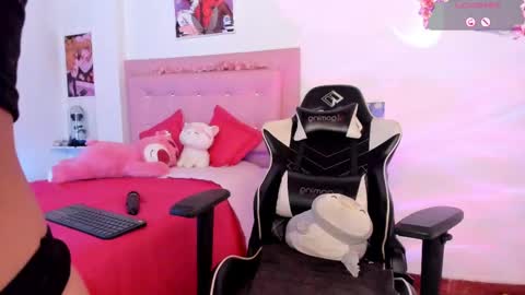 valentina  online show from November 14, 2025, 11:24 pm