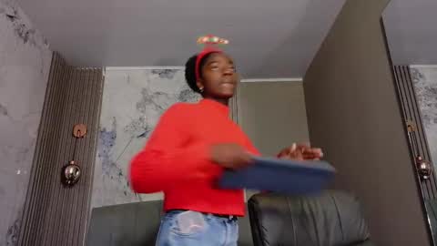 Katia online show from December 19, 2025, 11:28 am