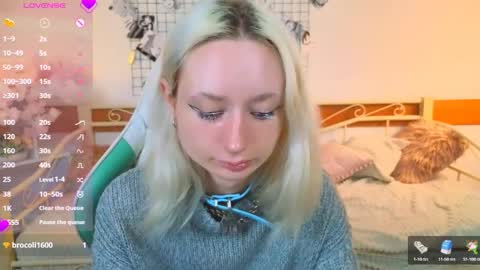 Katia  online show from April 4, 2026, 5:38 am