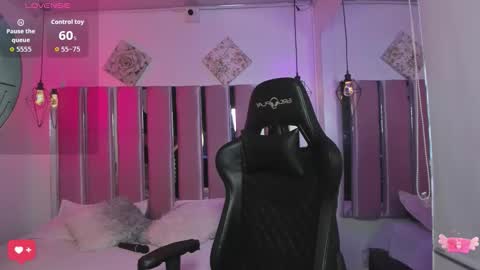 KATIA  online show from November 17, 2025, 12:44 pm