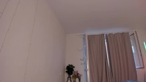 Kate online show from March 11, 2025, 2:29 pm