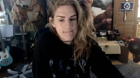 Snapshot of katiecutie_5 chatting on October 18, 2025, 4:15 am Katie online show from October 18, 2025, 4:15 am