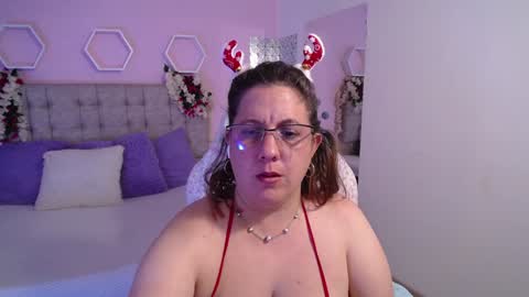 Snapshot of katiee_jones_ chatting on December 19, 2024, 4:35 pm Katherine online show from December 19, 2024, 4:35 pm