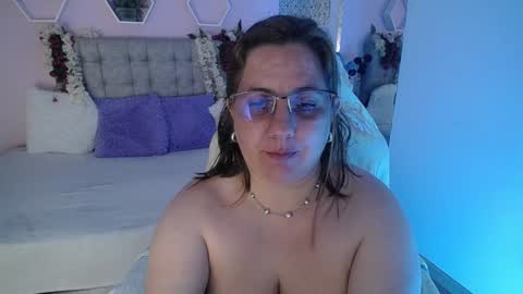 Snapshot of katiee_jones_ chatting on February 1, 2025, 4:00 pm Katherine online show from February 1, 2025, 4:00 pm