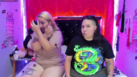 Snapshot of katieeandsharon chatting on January 27, 2025, 12:22 am SHARON KATIEE online show from January 27, 2025, 12:22 am