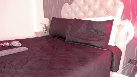 Snapshot of katierouge chatting on January 10, 2025, 3:39 am Katie online show from January 10, 2025, 3:39 am