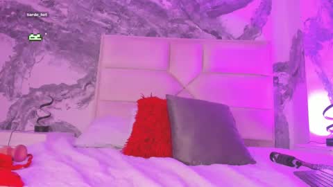 Snapshot of katierouge chatting on January 31, 2025, 2:04 am Katie online show from January 31, 2025, 2:04 am