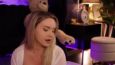KatJolie online show from May 27, 2026, 7:55 pm
