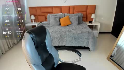 Snapshot of katnia_and_marcuz chatting on October 9, 2025, 11:41 am Katnia and Marcuz online show from October 9, 2025, 11:41 am