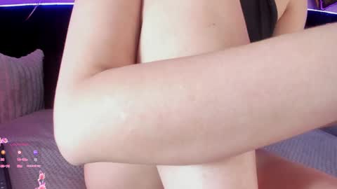 .... Katniss .... online show from December 5, 2025, 5:05 am