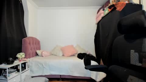 Snapshot of katrinrosex chatting on November 8, 2025, 1:44 pm Katrin online show from November 8, 2025, 1:44 pm