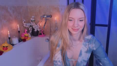 katt_yy online show from April 2, 2026, 5:27 am