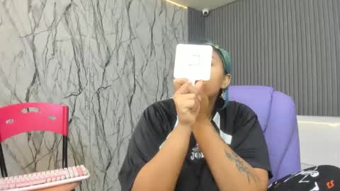 Snapshot of katteyes_ chatting on April 2, 2026, 9:01 pm katteyes_ online show from April 2, 2026, 9:01 pm
