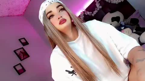 kattie_sweet_ online show from October 11, 2025, 9:35 pm