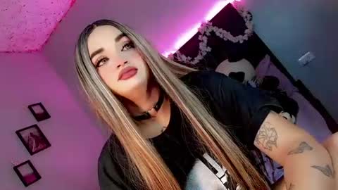 kattie_sweet_ online show from October 27, 2025, 7:40 pm
