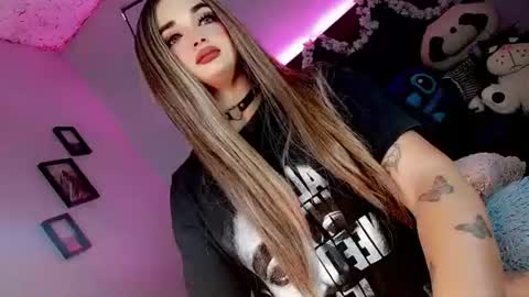 kattie_sweet_ online show from November 5, 2025, 10:43 pm
