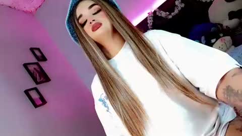 kattie_sweet_ online show from November 12, 2025, 1:22 pm